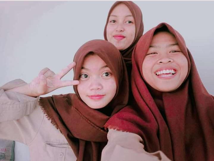 frisma as SMKN 10 SMG Student